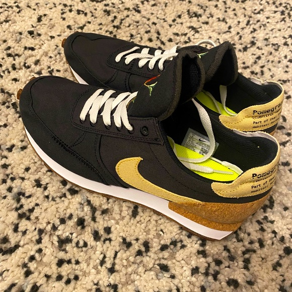 Nike Other - Nike
NEW NEW Daybreak Type Pomegranate Black Solar Flare White size 9